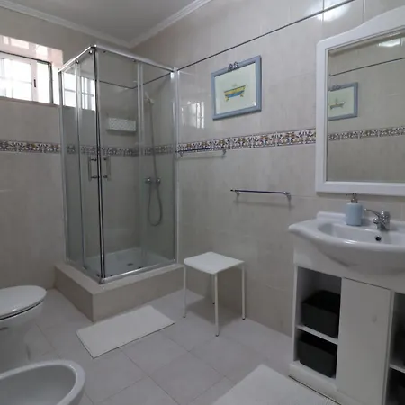 Beguest Lagoon House *